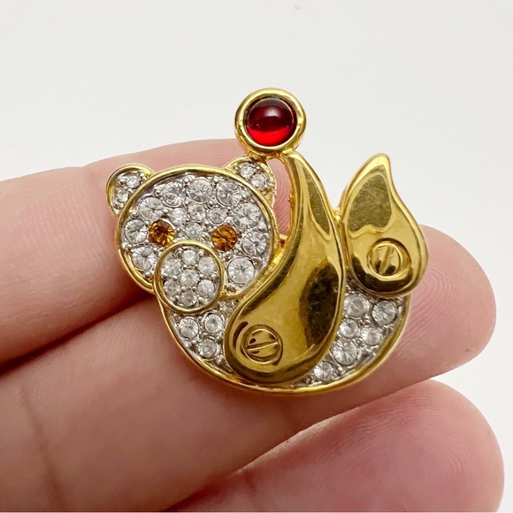 Vintage Monet Signed Panda Bear Goldtone Clear Rhinestone Small Pin Brooch - Picture 3 of 4